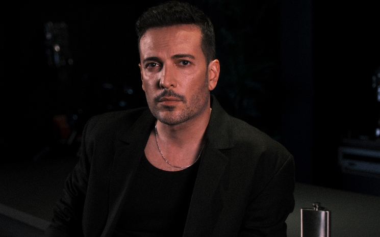 Oğuzhan Koç, yeni teklisi "AĞLA" ile 2026 projelerine start verdi.